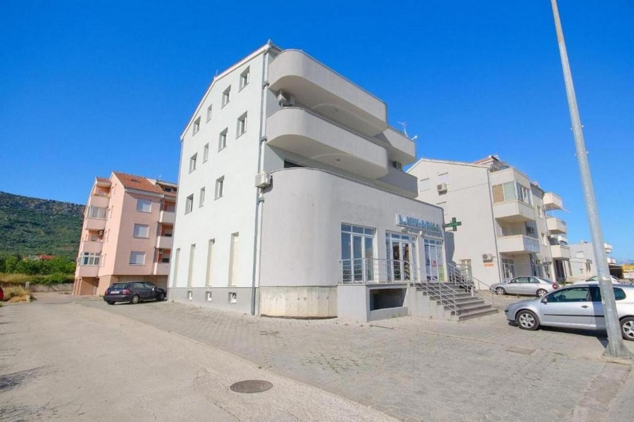 Apartments With A Parking Space Kastel Kambelovac, Kastela - 21372 ภายนอก รูปภาพ