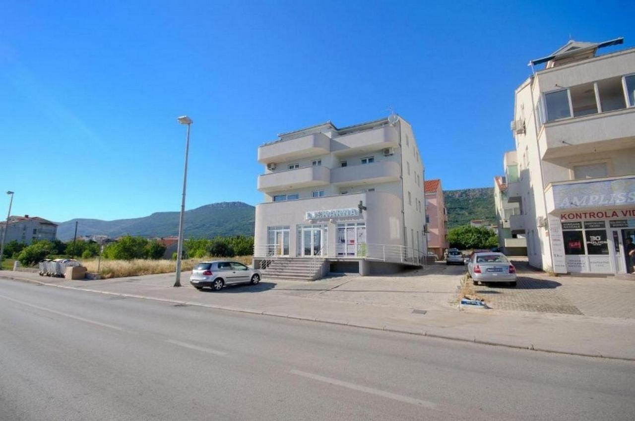 Apartments With A Parking Space Kastel Kambelovac, Kastela - 21372 ภายนอก รูปภาพ