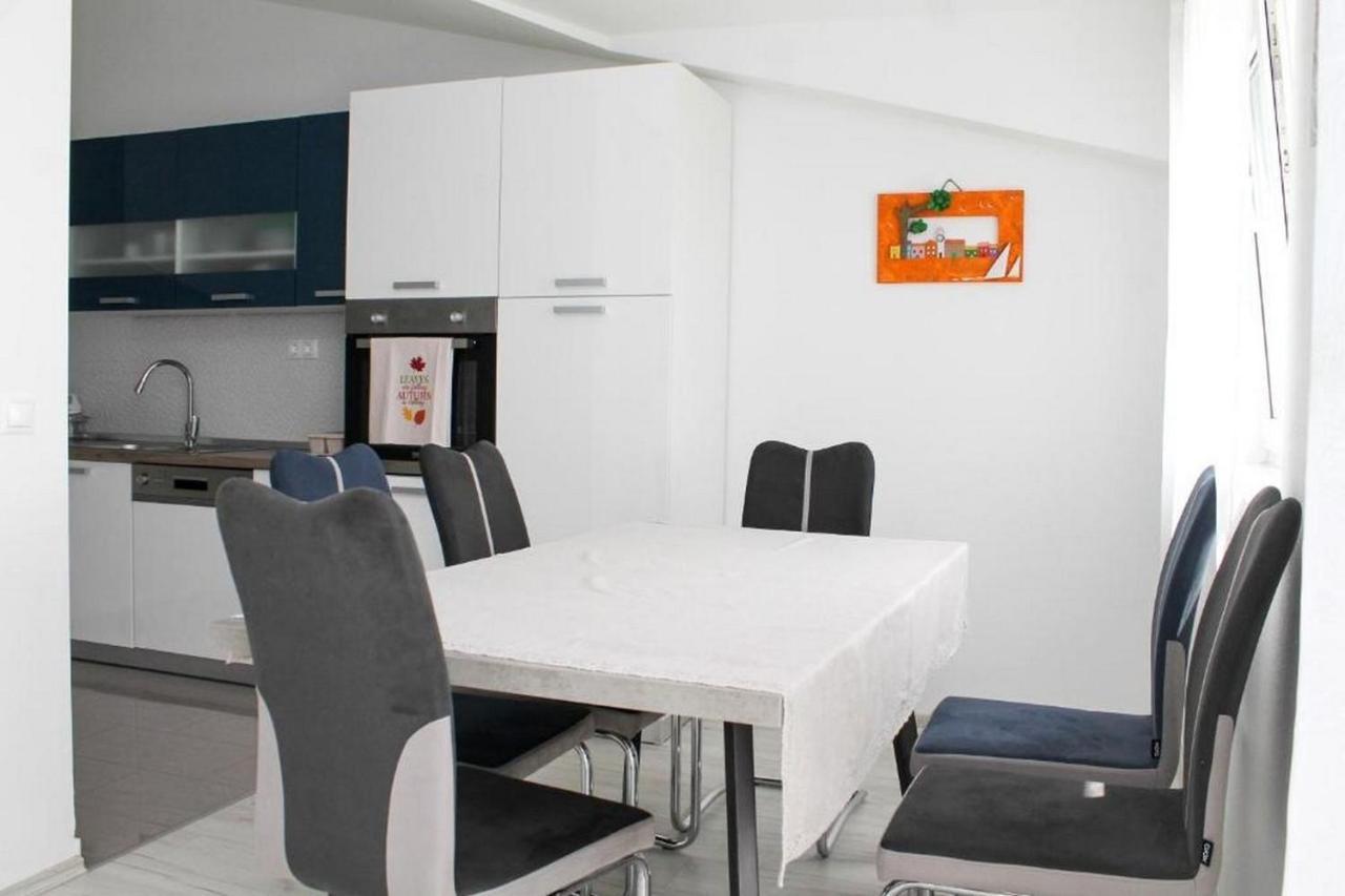 Apartments With A Parking Space Kastel Kambelovac, Kastela - 21372 ภายนอก รูปภาพ